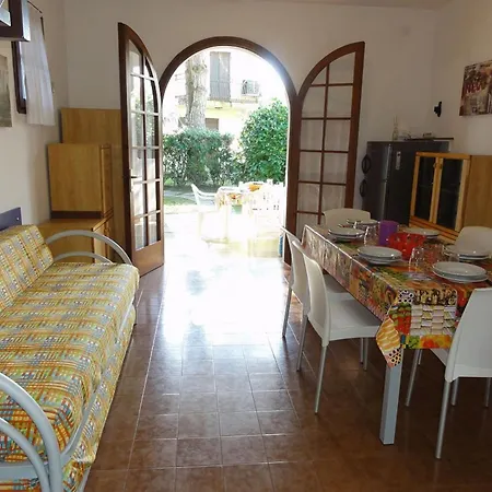 Terraced House With Private Garden In וילה
